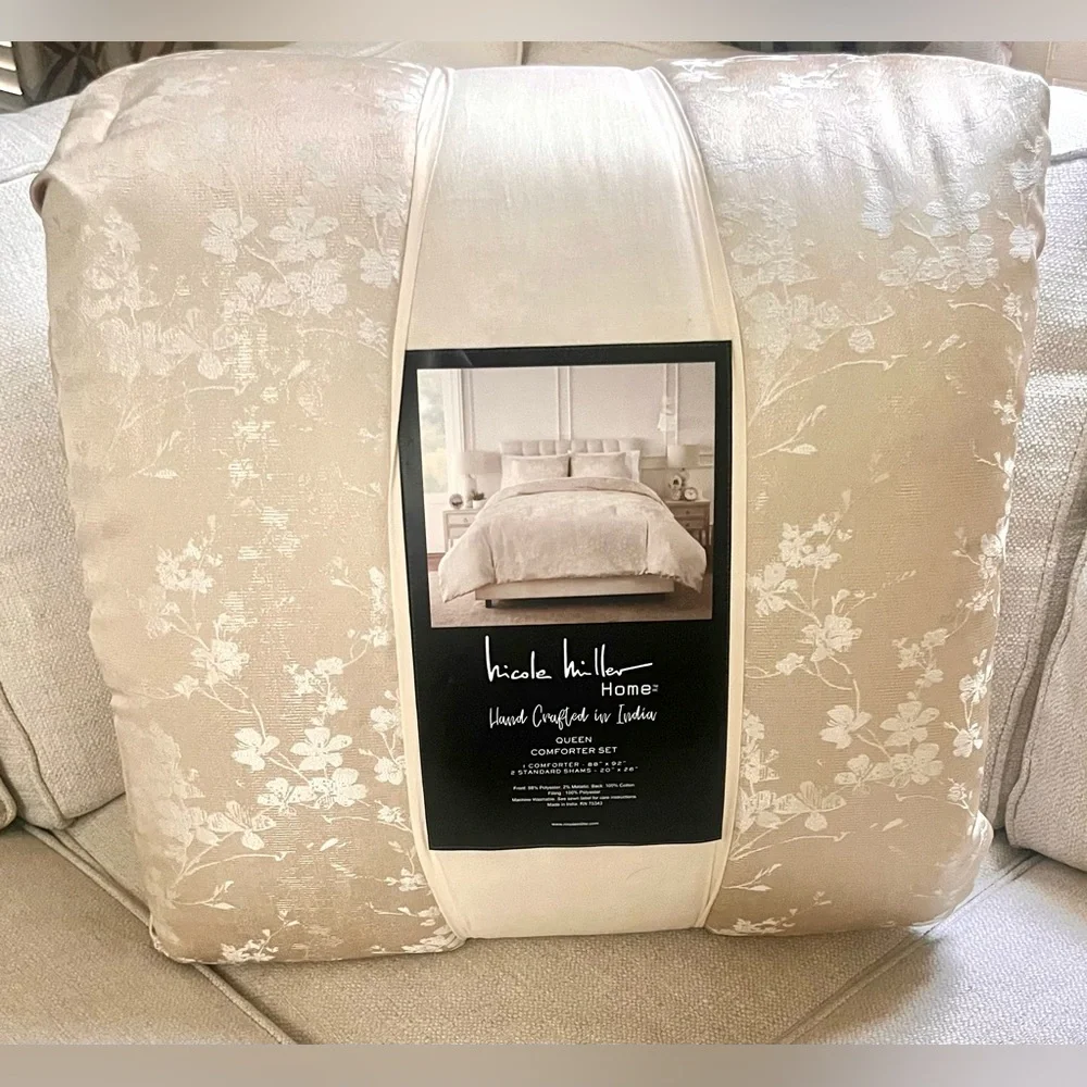 Nicole Miller Queen Comforter Set